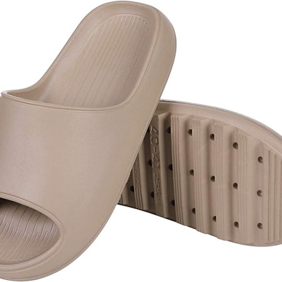 "Yeezy" Inspired Platform Pillow Sandals - Picture 4 of 4